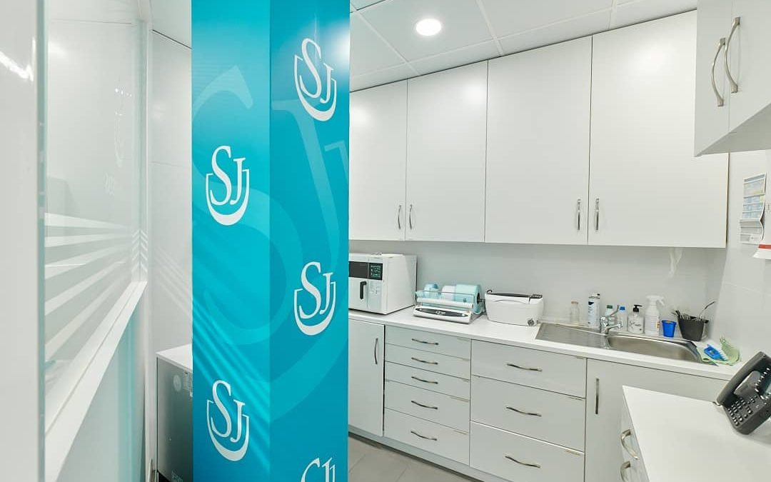equipo-clinica-dental-sjd-dentistas-tenerife-sala-2.jpeg
