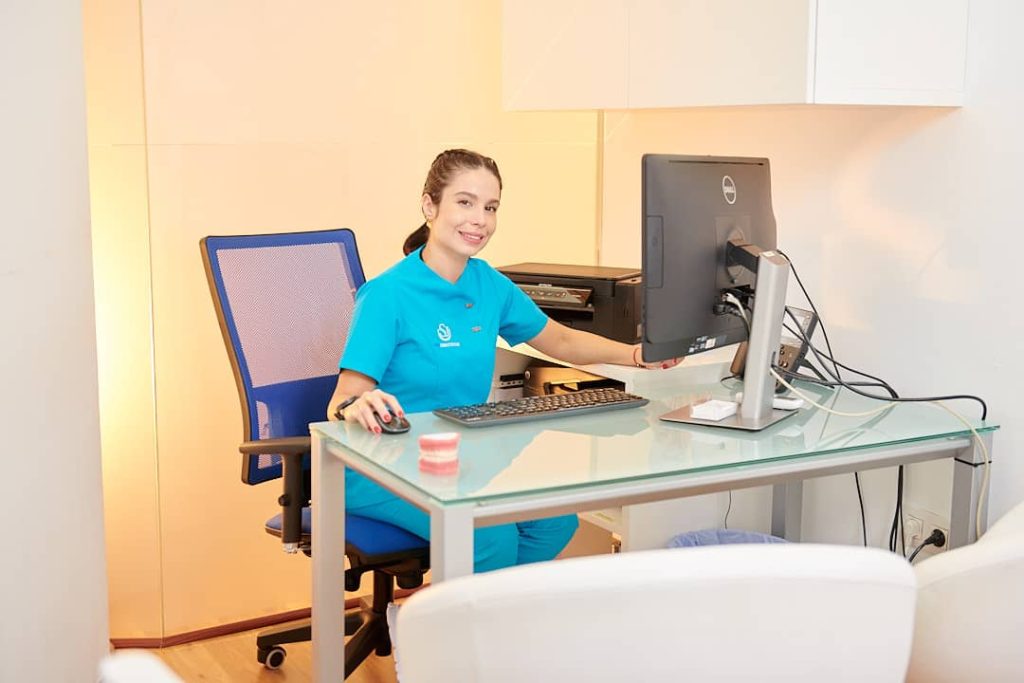 equipo-clinica-dental-sjd-dentistas-tenerife-slider-ana