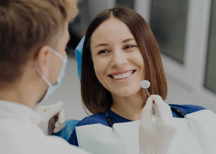 dentistas tenerife - chica sonriendo