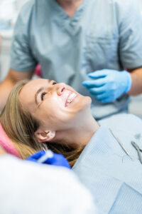 dentista tenerife - mujer sonriendo