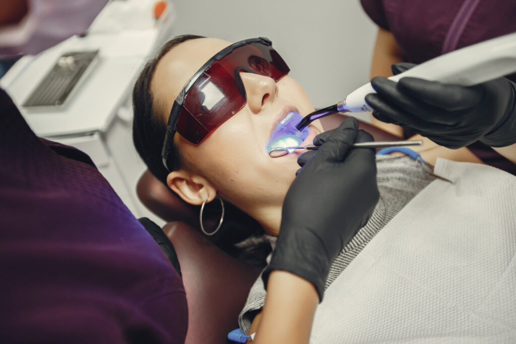 blanqueamiento-dental-en-tenerife-gafas