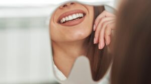 Clínica dental en Tenerife - espejo cerca