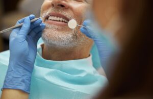 Implantes dentales en Tenerife - hombre